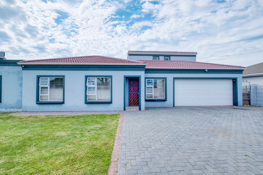 5 Bedroom Property for Sale in Fairview Eastern Cape